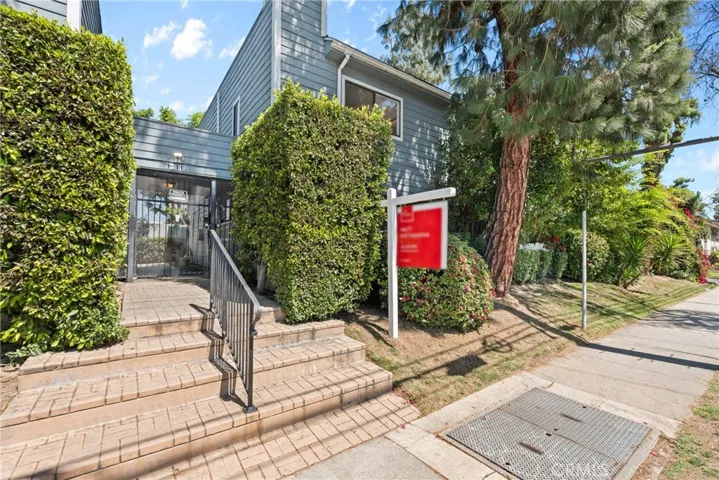 15113 Saticoy Street 14, Van Nuys, California 91405