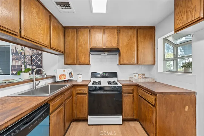 15113 Saticoy Street 14, Van Nuys, California 91405