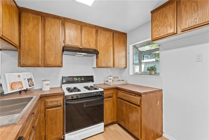 15113 Saticoy Street 14, Van Nuys, California 91405