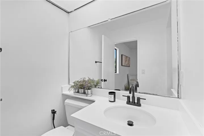 15113 Saticoy Street 14, Van Nuys, California 91405
