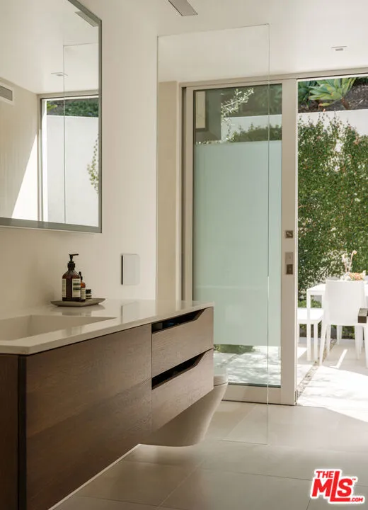 9885 Beverly Grove Drive, Beverly Hills, California 90210 home-pic-11