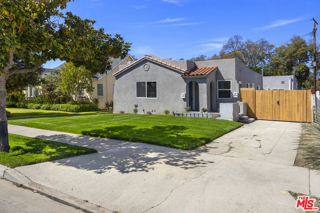 121 W Elm Avenue, Fullerton, California 92832, 4 Bedrooms Bedrooms, ,4 BathroomsBathrooms,Residential,For Sale,Elm,25521413