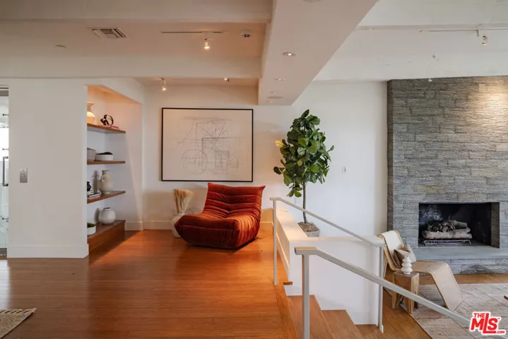 1575 Carla Ridge, Beverly Hills, California 90210