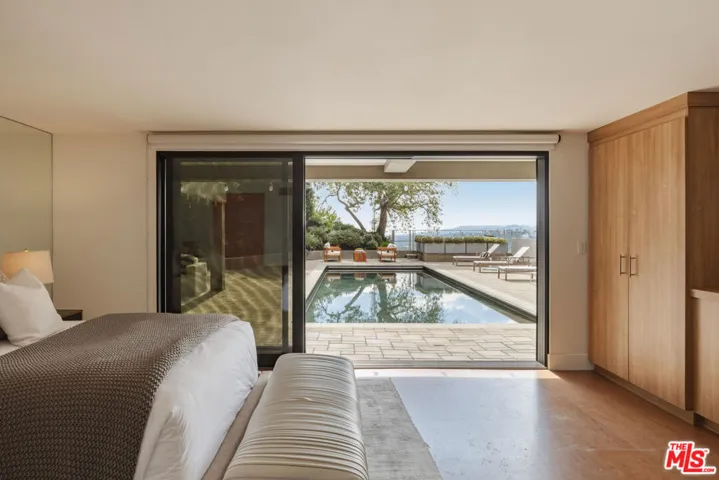 1575 Carla Ridge, Beverly Hills, California 90210