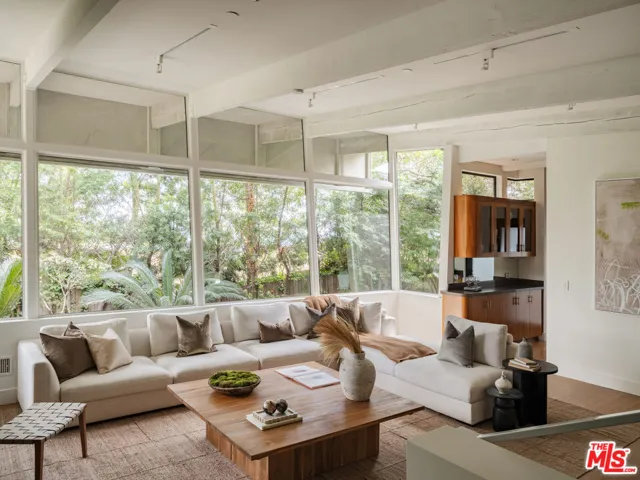 1575 Carla Ridge, Beverly Hills, California 90210