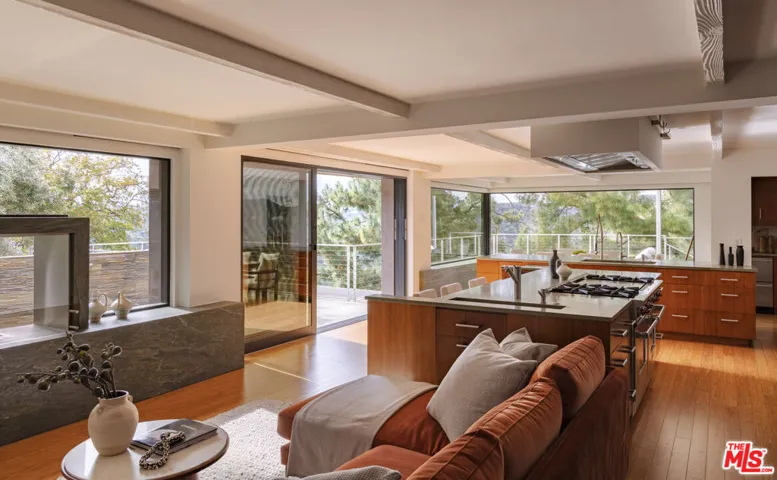 1575 Carla Ridge, Beverly Hills, California 90210