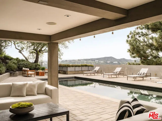 1575 Carla Ridge, Beverly Hills, California 90210