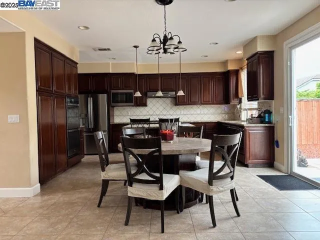 15991 Covered Bridge Way, Lathrop, California 95330