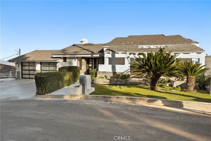5226 Medina Road, Woodland Hills, California 91364