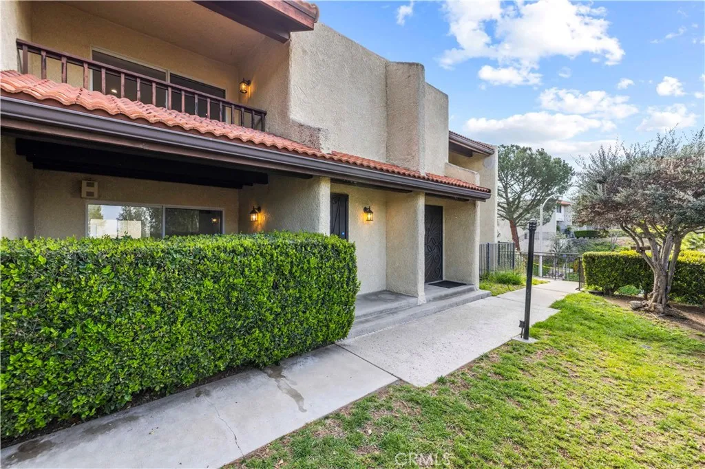 9702 Via Roma, Burbank, California 91504 home-pic-2