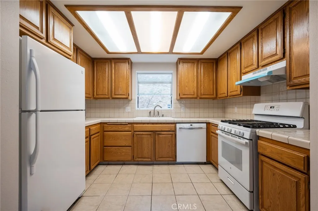 31558 Ocean View Drive, Running Springs, California 92382 home-pic-20