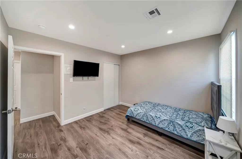 6856 Hesperia Avenue, Reseda, California 91335 home-pic-21