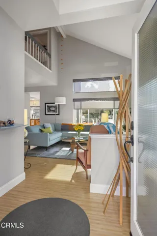 8-web-or-mls-UpmarketMedia_688Kick-51