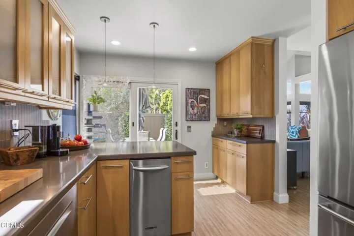 20-web-or-mls-UpmarketMedia_688Kick-87
