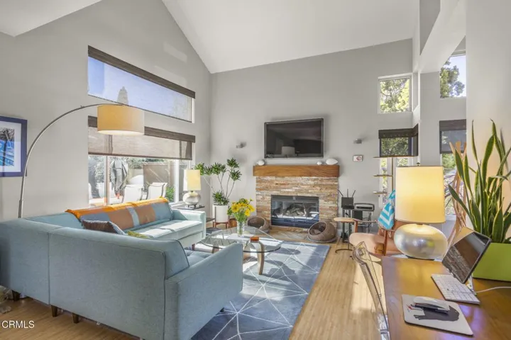 11-web-or-mls-UpmarketMedia_688Kick-66