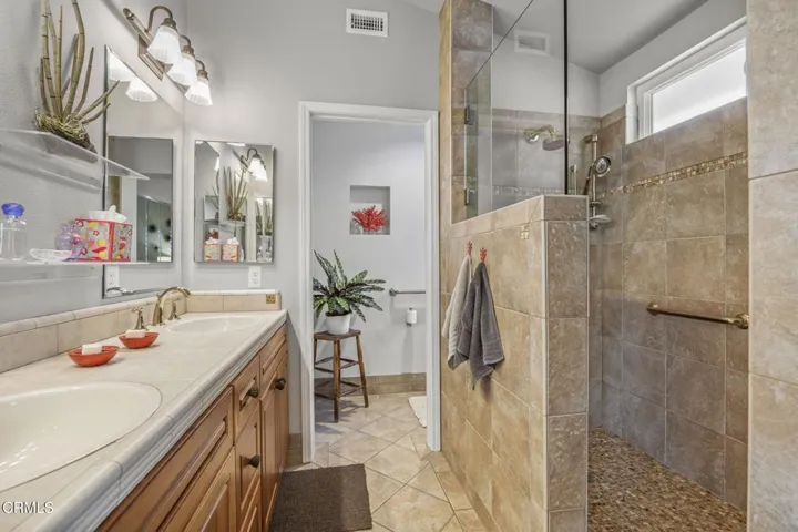 25-web-or-mls-UpmarketMedia_688Kick-42