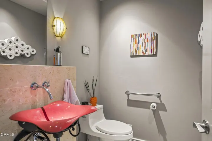 32-web-or-mls-UpmarketMedia_688Kick-15