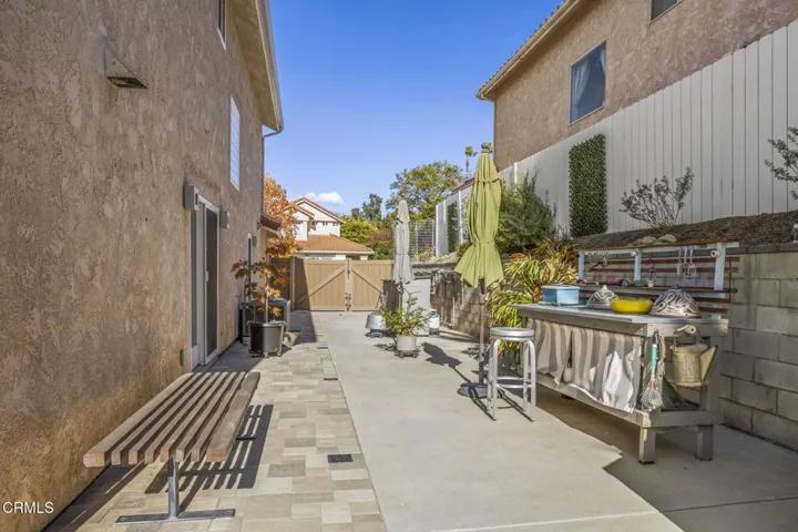 41-web-or-mls-UpmarketMedia_688Kick-116