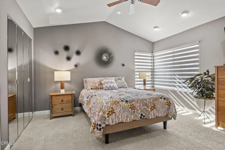 24-web-or-mls-UpmarketMedia_688Kick-39