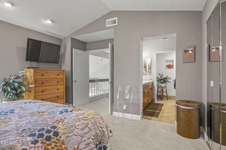 23-web-or-mls-UpmarketMedia_688Kick-36