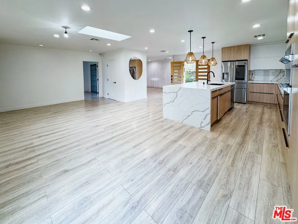 22539 Dolorosa Street, Woodland Hills, California 91367 home-pic-12