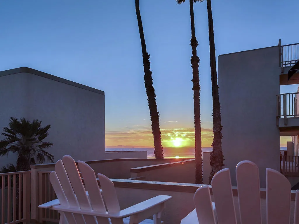 711 Pacific Coast Highway 206, Huntington Beach, California 92648, 2 Bedrooms Bedrooms, ,2 BathroomsBathrooms,Residential,For Sale,Pacific Coast Highway,219128058DA
