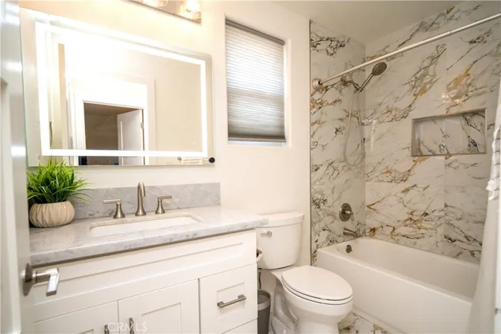 Shared Bathroom Upstairs