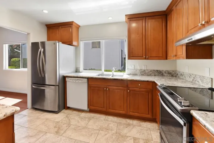 16495 Caminito Vecinos 70, San Diego, California 92128