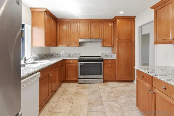 16495 Caminito Vecinos 70, San Diego, California 92128