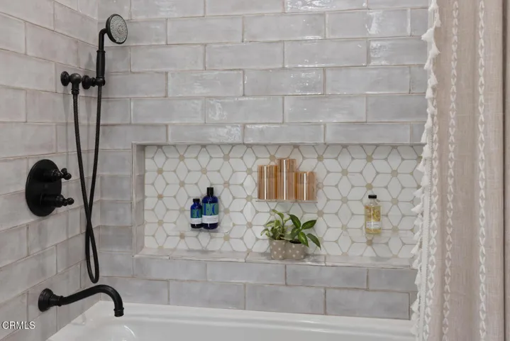 42113 Village 42 Camarillo CA-large-030-