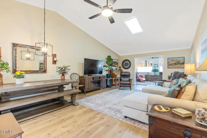 42113 Village 42 Camarillo CA-large-011-