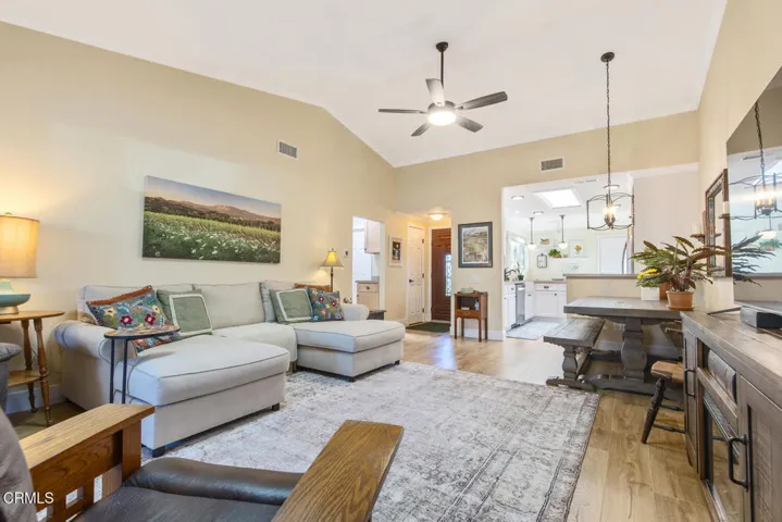 42113 Village 42 Camarillo CA-large-017-