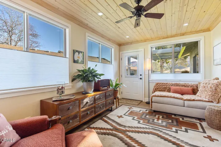 42113 Village 42 Camarillo CA-large-016-