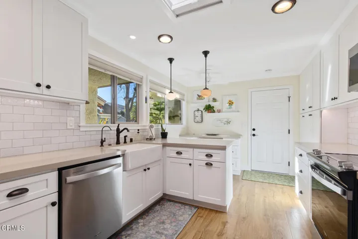 42113 Village 42 Camarillo CA-large-021-