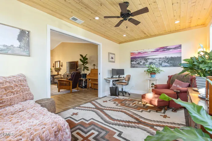 42113 Village 42 Camarillo CA-large-015-