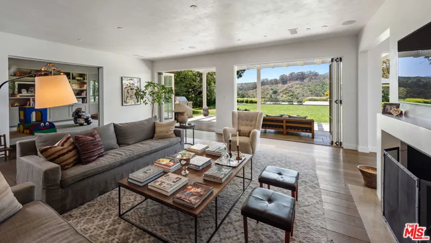 1319 Amalfi Drive, Pacific Palisades, California 90272