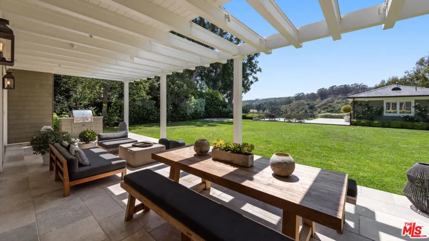 1319 Amalfi Drive, Pacific Palisades, California 90272