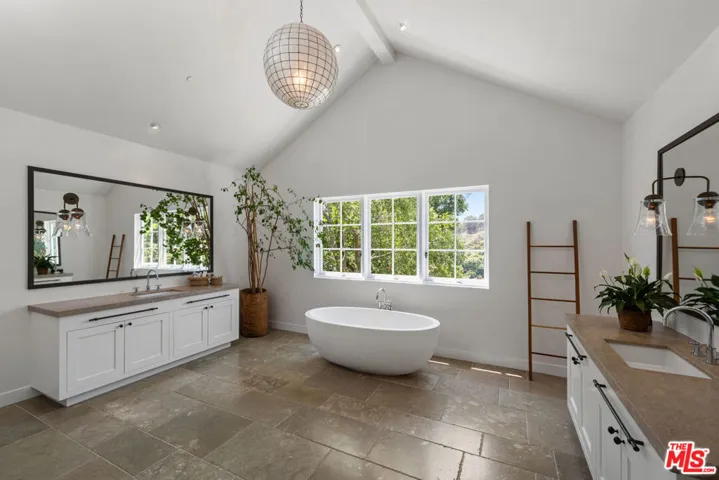 1319 Amalfi Drive, Pacific Palisades, California 90272