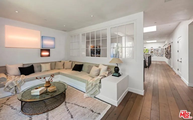1319 Amalfi Drive, Pacific Palisades, California 90272