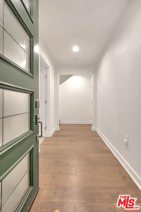 6910 N Tierno Lane, Los Angeles, California 90038 home-pic-3