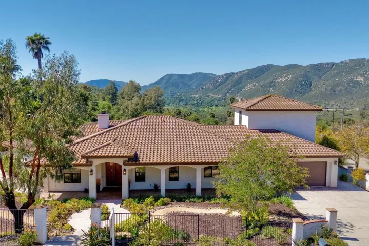 2013 Lundy Lake Drive, Escondido, California 92029