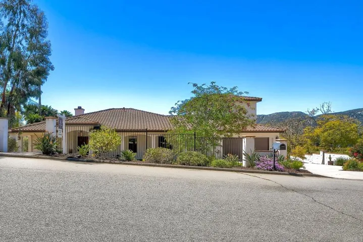 2013 Lundy Lake Drive, Escondido, California 92029