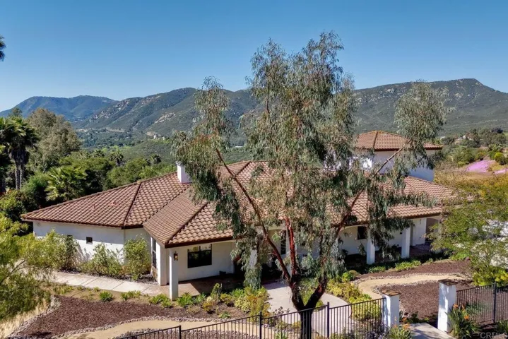 2013 Lundy Lake Drive, Escondido, California 92029
