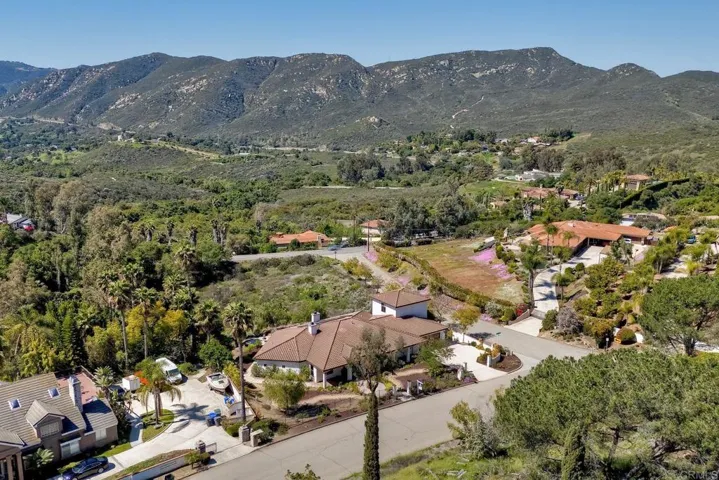 2013 Lundy Lake Drive, Escondido, California 92029