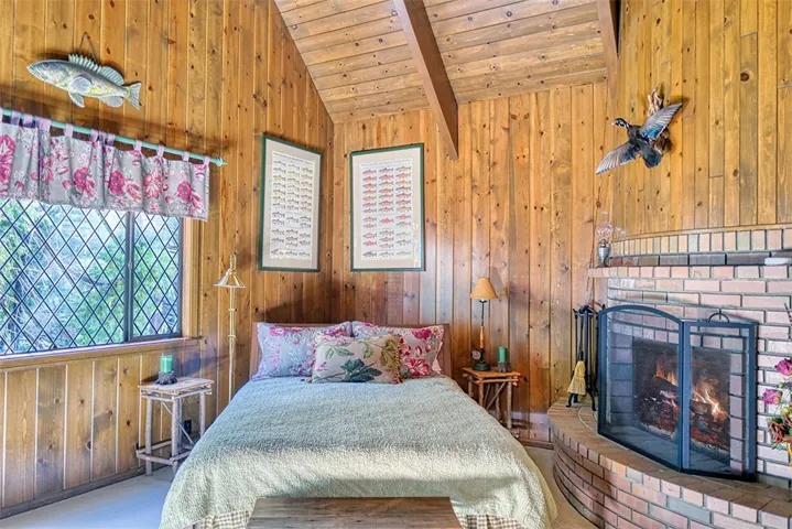 27990 Peninsula Drive N, Lake Arrowhead, California 92352