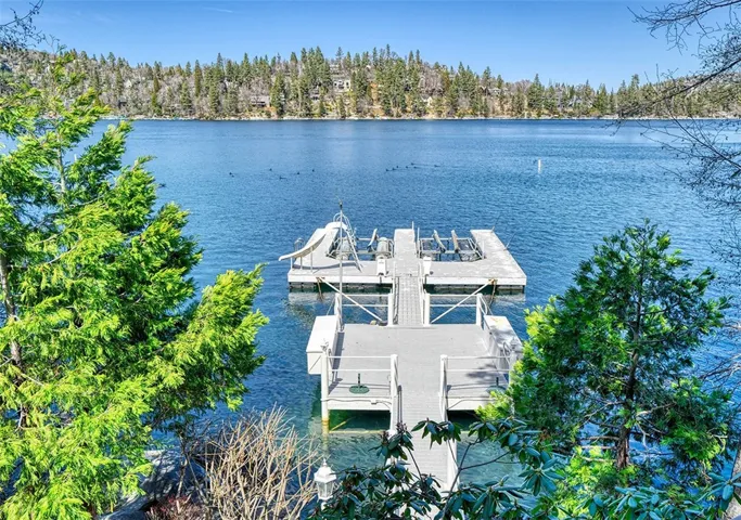 27990 Peninsula Drive N, Lake Arrowhead, California 92352