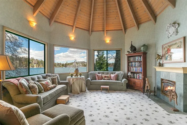 27990 Peninsula Drive N, Lake Arrowhead, California 92352