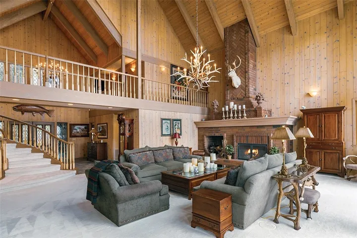 27990 Peninsula Drive N, Lake Arrowhead, California 92352