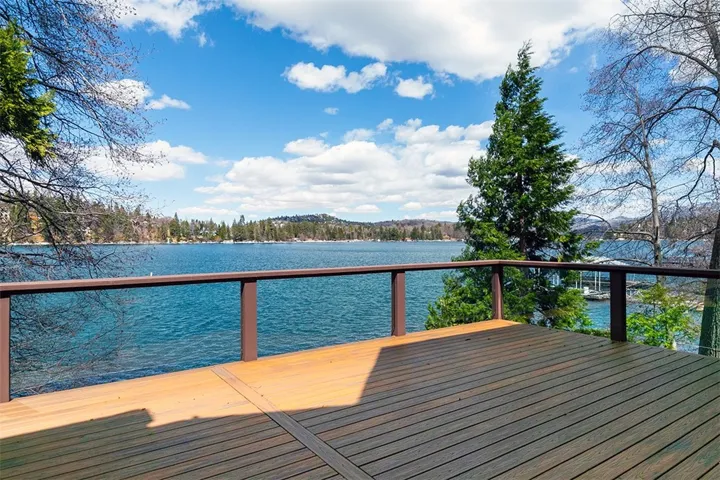 27990 Peninsula Drive N, Lake Arrowhead, California 92352
