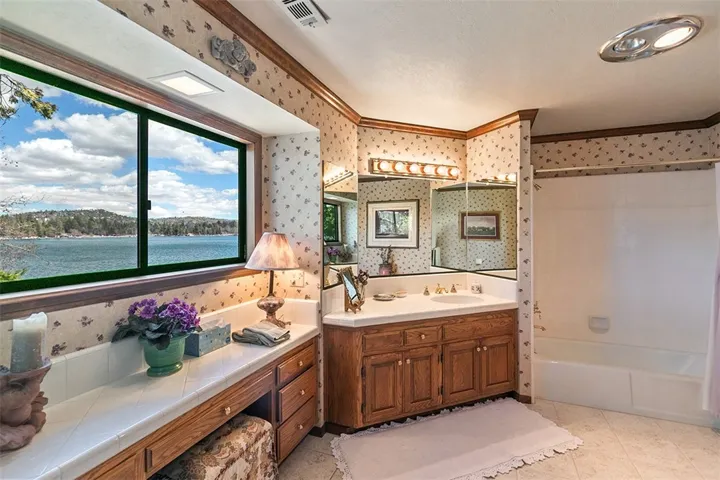 27990 Peninsula Drive N, Lake Arrowhead, California 92352